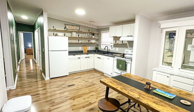 Walk to Downtown - 5 min. to MidPines, So. Pines & PineNeedles - Sleeps 6-8