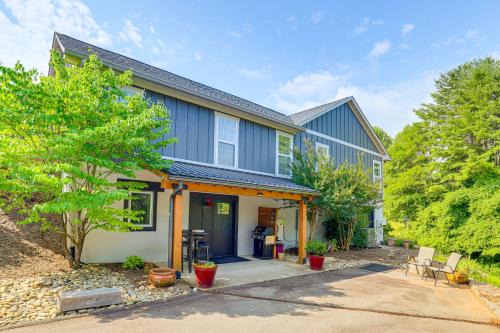 Walk to Downtown Weaverville Quiet Apartment