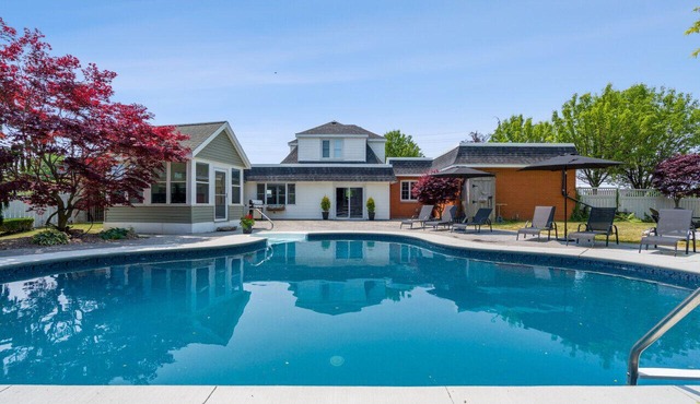 Walk to Downtown Wine Route Retreat w/Pool
