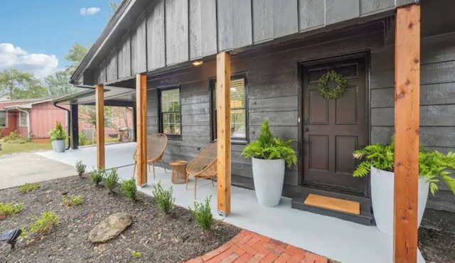 WALK to DT Alph - NEWLY Renovated