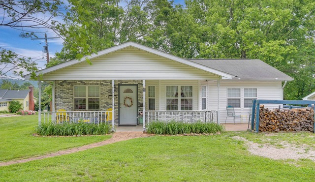 Walk to Dtwn: Ironton Home in Historic District