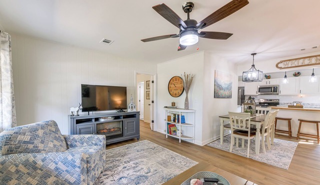 Walk to Dtwn Pine Mountain! 'Evergreen Cottage'