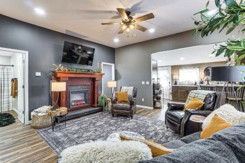 Walk to Dtwn Sedalia! Family and Nurses Hub with Deck