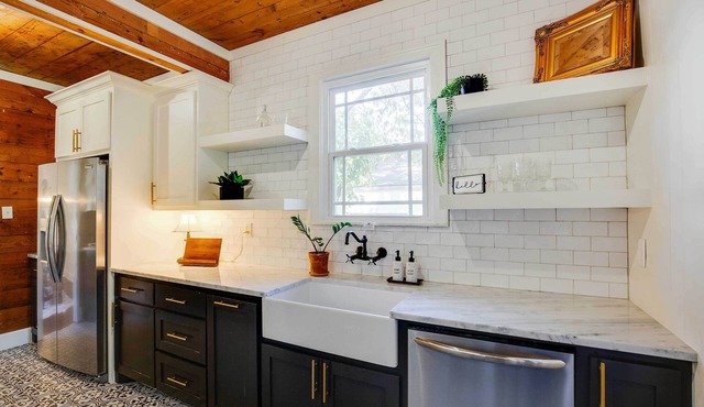 Walk to Dtwn: 'tyler Tudor' w/Backyard