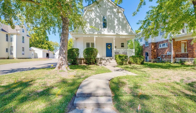 Walk to Dtwn Warrensburg: Cozy Family Home!