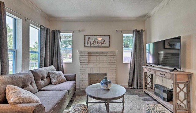 Walk to Dtwn Winter Garden Home with Patio