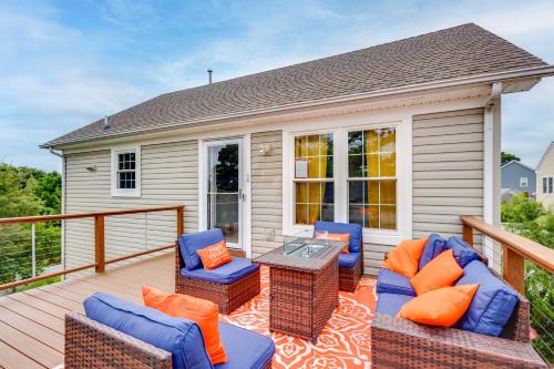 Walk to East Beach: Apt w/Outdoor Space