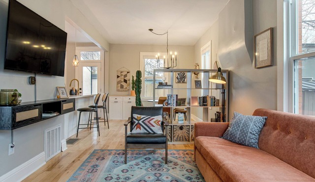 Walk to Eats! Tennyson Haven w/Pet-Friendly Yard