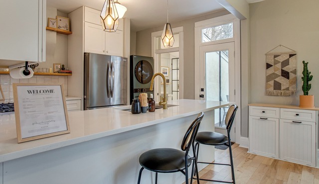 Walk to Eats! Tennyson Haven w/Pet-friendly Yard