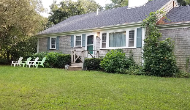 Walk to Edgartown ctr, Bike to Beach!