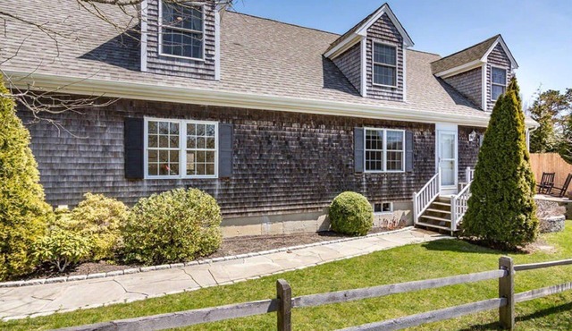 Walk to Edgartown Wharf - Upgraded Vineyard Home with A/C and Outdoor Area