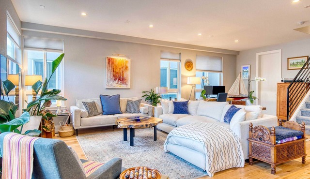 Walk to Empower Field: Townhome w/Hot Tub!