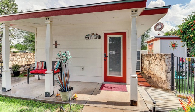 Walk to ENMU: Quiet Casita w/Pet-Friendly Yard