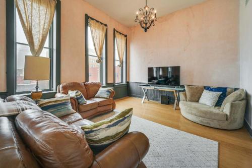 Walk to Events & Dining: Updated Brownwood Apt