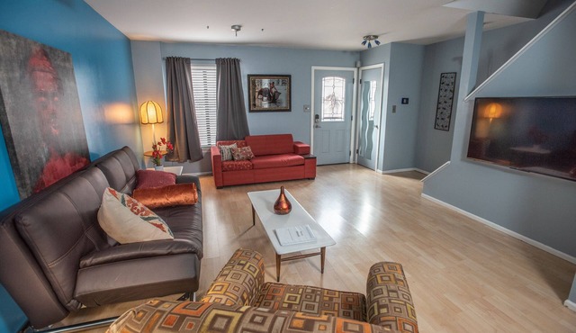 Walk To Everything In Downtown Harrisburg - 5 min to Farm Show - Private Parking