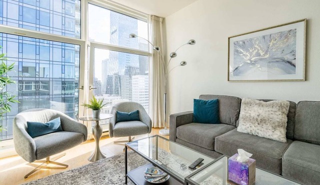 Walk to everything: Pike Place Penthouse, Seattle
