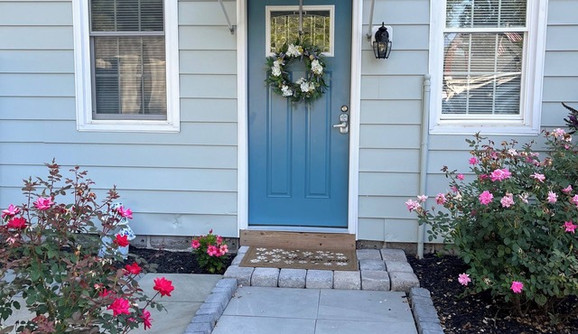 Walk to everything Rock Hall from this 1st floor apartment. Sleeps 4!