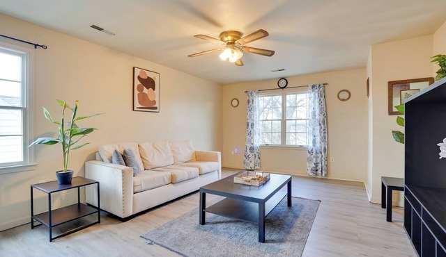 Walk to Fairgrounds! Hagerstown Townhome w/Deck