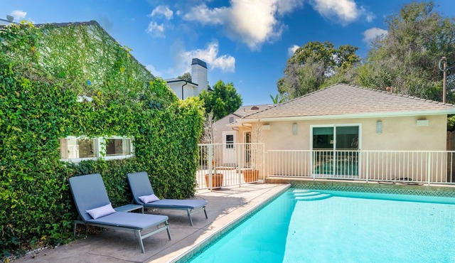 Walk to Famous Ventura Boulevard w/Pool, Pingpong, BBQ