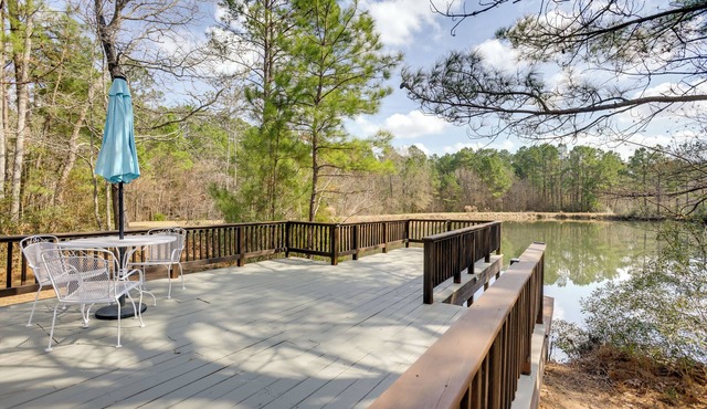 Walk to Fishing Pond! Wooded Montgomery Retreat
