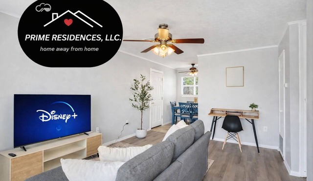 Walk to Fort Sill FREE WIFI & Streaming Large back Yard Spacious Modern Home!
