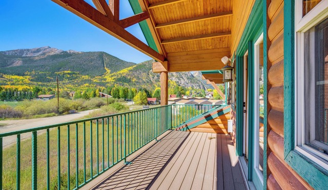 Walk to Frisco Marina! Spacious Family Retreat
