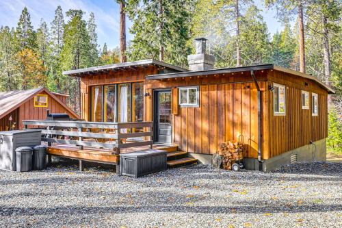 Walk to Golf, Lake: Twain Harte Cabin w/Fireplace