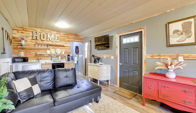 Walk to Grand Lake: Pet-Friendly Grove Getaway!