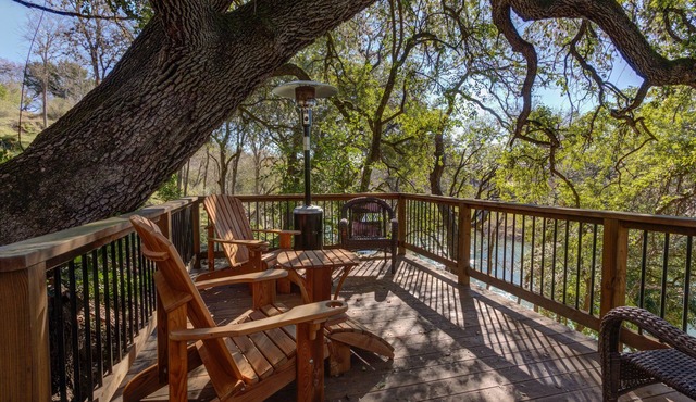 Walk to Gruene Private access to Guadalupe River Cascading Decks in the trees