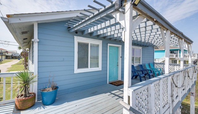 Walk to Gulf: Surfside Beach Home w/Deck