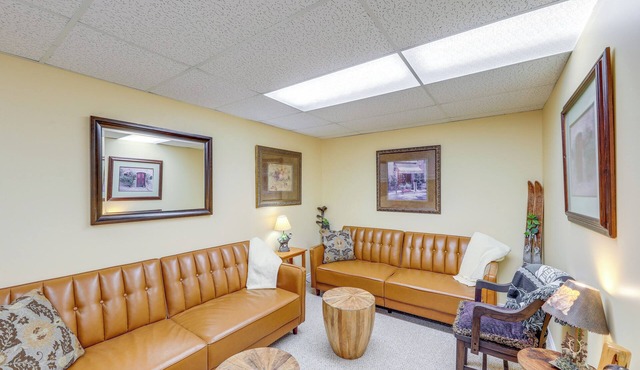 Walk to Happy's Inn & Lake Access: Libby Apartment