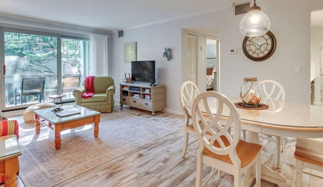 Walk to Harbour Town: Quaint Sea Pines Gem