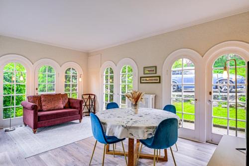 Walk to Harbor! Historic Mamaroneck Guest House