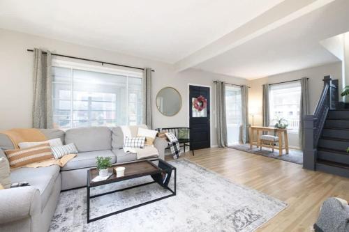 Walk to Highland Square, Sleeps 8