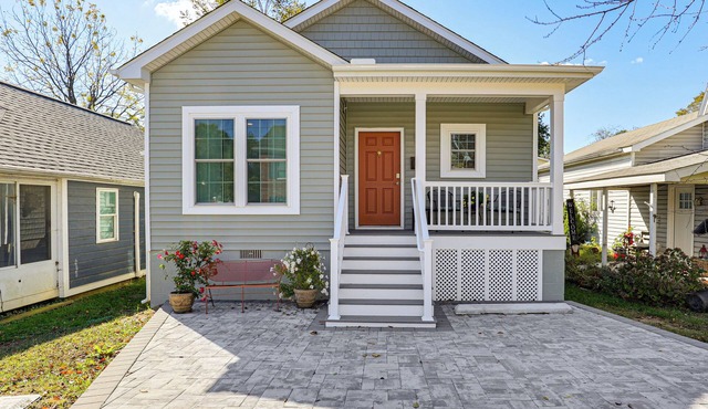 Walk to Historic Chestertown: Dog-Friendly Retreat