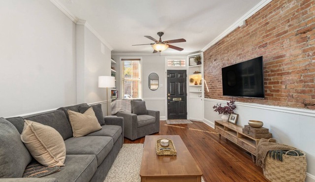 Walk to Hospital and Downtown - 20 min to Hershey - Free Parking - Quiet Street