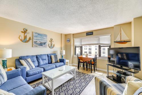 Walk to Indian Beach Condo with Ocean-View Balcony