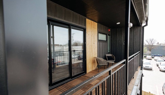 Walk To Intrust Bank Arena! Modern Loft W/W&D!