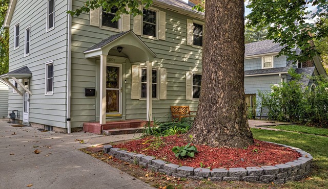 Walk to ISU and Stadium with Fire Pit, Fenced Yard