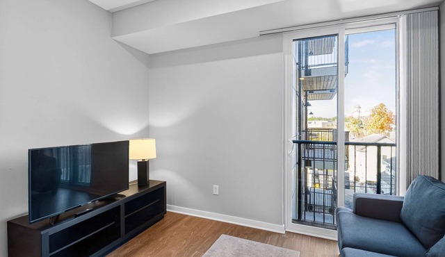 Walk to IU & Kirkwood from Modern Downtown Studio