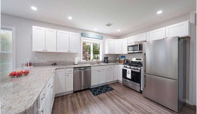 Walk To Joshua Pond and Main Street. Renovated 2BR Cottage. Mid-Cape.