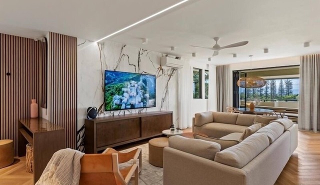 WALK to Kapalua Bay Beach, New 3BR & 4BA Bespoke Golf Villa, Ocean & Golf Views