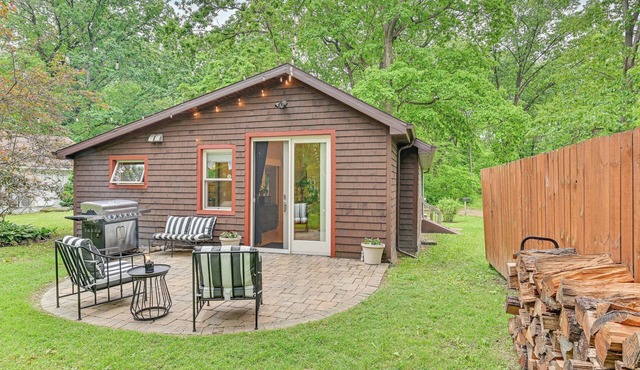 Walk to Kelsey Lake: Cassopolis Home w/Yard!