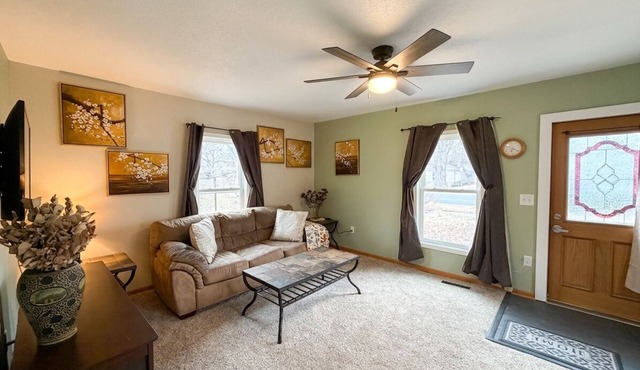 Walk to Kinni River & Downtown - Honeydew Cottage
