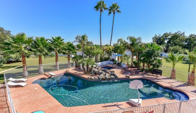 WALK TO LA-WHITE SOX SP TRAINING 5MN DRIVE 2 STADIUM 1AC YARD +4Ksq ft HOME