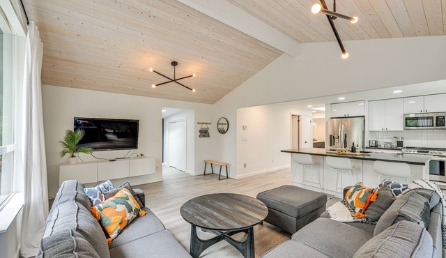 Walk to Lake: Anderson Island Escape w/Fire Pit