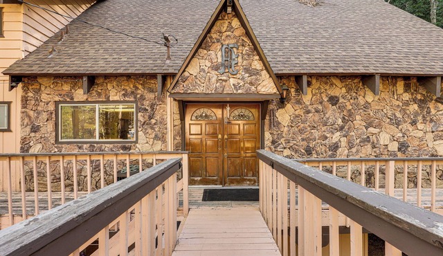 Walk to Lake Arrowhead! All-Season Alpine Escape