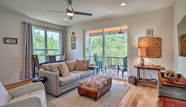 Walk to Lake Austin: Spacious Getaway w/Patio