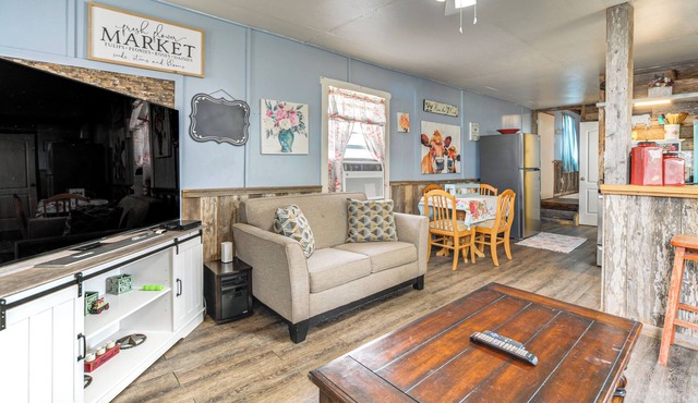 Walk to Lake Buchanan: Cottage Near Wineries!