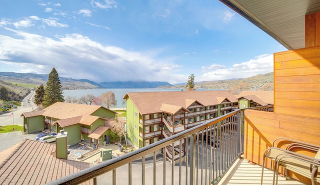 Walk to Lake Chelan: Top-Level Waterfront Condo